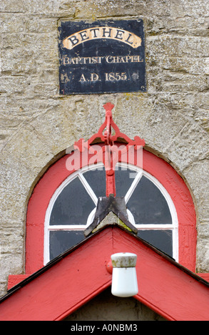 Bethel Baptist Kapelle am Pwllgloyw in der Nähe von Brecon Powys Wales UK erbaut 1855 mit zugehörigen Cottage für Prediger oder Hausmeister Stockfoto