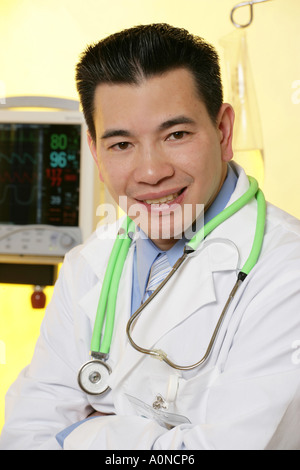 Männlichen asiatischen Arzt oder medizinisches Fachpersonal. Stockfoto