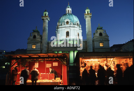 Weihnachtsmarkt am Karl Kathedrale Wien Stockfoto