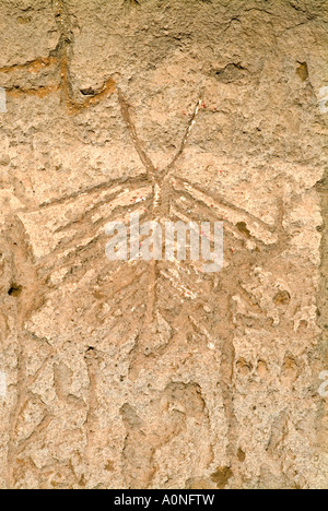 Felsen-Kunst-Petroglyphen geschnitzt in alten Küstenlinie auf Klippe in Lava Beds National Monument Tulelake, Kalifornien USA Stockfoto