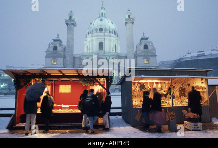 Weihnachtsmarkt am Karl Kathedrale Wien Stockfoto