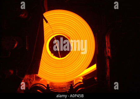 Coilbox Aufwickeln Walzstahl auf der heißen Strip-Mühle am Port Talbot Corus Stahlwerke Wales UK EU Stockfoto