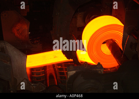 Coilbox Aufwickeln Walzstahl auf der heißen Strip-Mühle am Port Talbot Corus Stahlwerke Wales UK EU Stockfoto