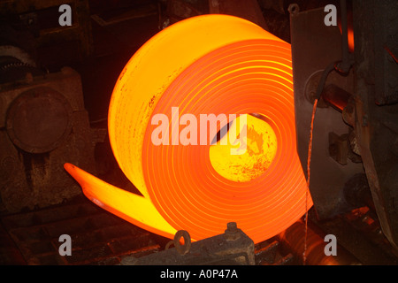 Coilbox Aufwickeln Walzstahl auf der heißen Strip-Mühle am Port Talbot Corus Stahlwerke Wales UK EU Stockfoto