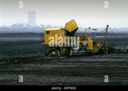 IRLAND TORF GRABEN IM WESTEN DER REPUBLIK IRLAND COPYRIGHT Stockfoto