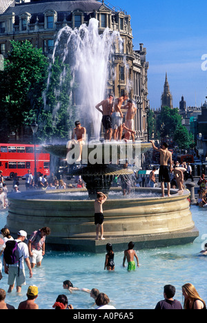 HITZEWELLE AM TRAFALGAR SQUARE IN LONDON Stockfoto