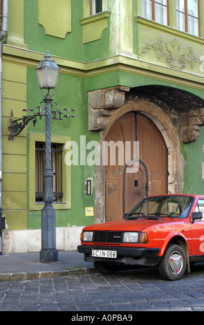 Roten Skoda Auto in Budapest Ungarn Stockfoto