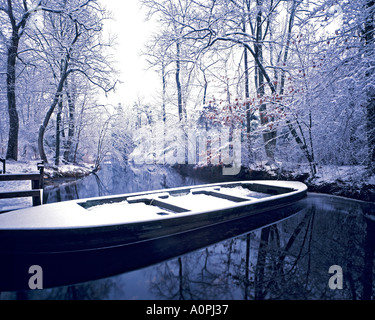 Historischen Boot im Schnee Wharton Staatswald Pine Barrens New Jersey Stockfoto