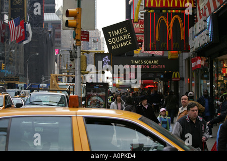 New York City amerikanische Ikone typischen Stadtbild Ansicht Symbol Bilder Zeichen Neon Werbung TIC Times Square NYC USA Amerika Stockfoto