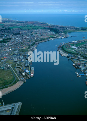 Luftaufnahme über North Shields in Richtung tynemouth und Whitley Bay, Tyne und Wear, England, UK., die in den 1980er Jahren. Stockfoto