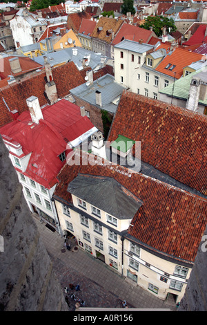 Ansicht von Tallinn Estland aus dem Turm des alten Rathauses Stockfoto
