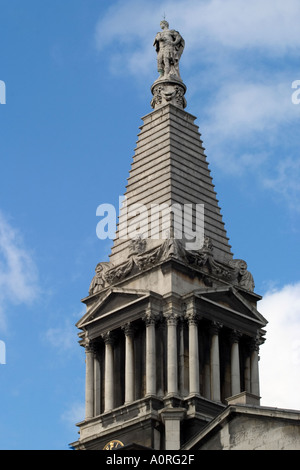 Turm der St.-Georgs Kirche. Bloomsbury, London, England Stockfoto