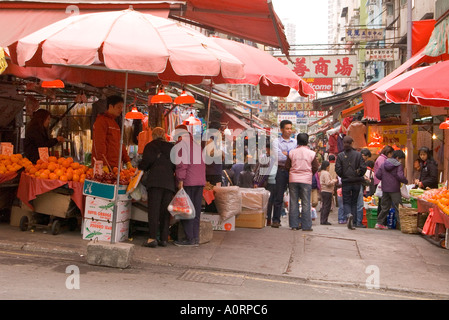 Dh Tai Po Markt TAIPO HONG KONG Obststand shop Old Street New Territories Menschen china Stockfoto