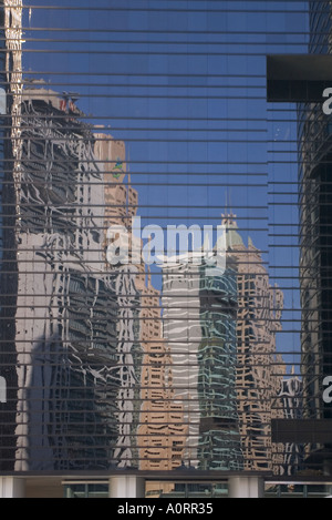 dh Garden Road CENTRAL HONG KONG Reflexion von Hong Kong und Shanghai Bank in Hochhaus Glasfenster Stockfoto