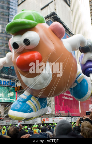 Mr. Potato Head Ballon in 2005 Macy's Thanksgiving Day Parade in New York City Stockfoto