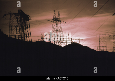 Elektrische übertragung Masten an der Hoover Dam Power Grid Stockfoto