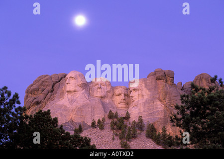 Moon Rise über Mount Rushmore National Monument in den Black Hills von South Dakota Stockfoto