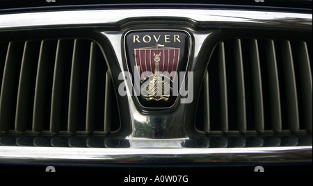 Detailansicht einer Rover-Auto-Plakette Stockfoto