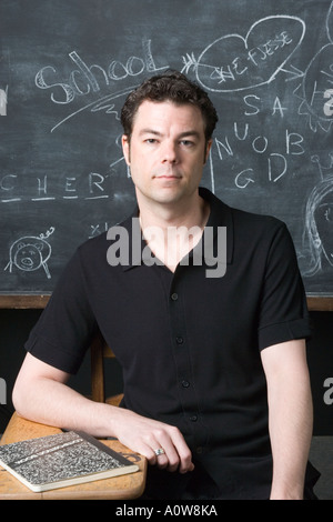 Porträt kaukasischen Lehrer Schüler Schreibtisch Stockfoto