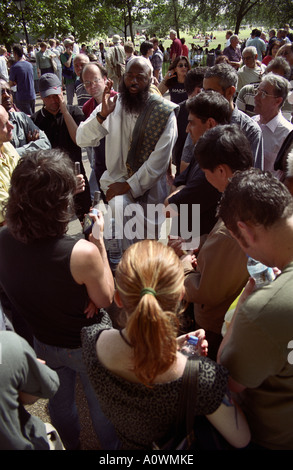 United Kingdom, England, London. Muslimischen Prediger am Lautsprecher s Corner im Hyde Park Stockfoto