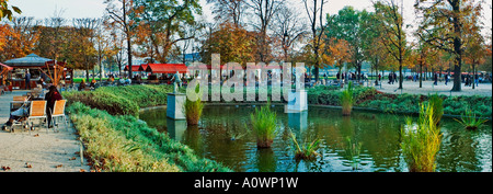 Paris Frankreich, öffentlichen Parks "Tuileries Park" im Herbst Menschen entspannen im freien "Panoramablick" Stockfoto