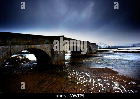 Burnsall Brücke Fluss Yorkshire dales Stockfoto