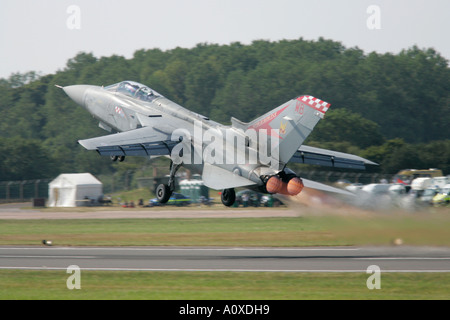 RAF Tornado F3 RIAT startet vom Start-und Landebahn mit vollen Nachbrenner 2005 RAF Fairford Gloucestershire England UK Stockfoto