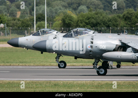Royal Navy Sea Harriers FA2 T8 ausziehen bei RIAT 2005 RAF Fairford Gloucestershire England UK Stockfoto