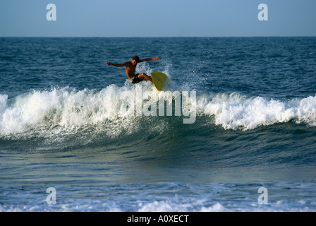 Surfer im Iguape in der Nähe von Fortaleza, Ceará, Brasilien Stockfoto