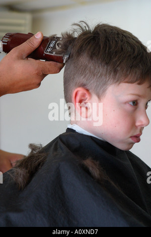 Junge, Haare schneiden Modell veröffentlicht Stockfoto