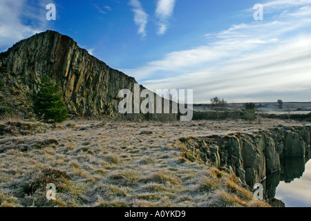 ENGLAND Northumberland Cawfields A Winter Blick auf die große Whin Sill am Cawfields in der Nähe der Stadt Haltwhistle Stockfoto