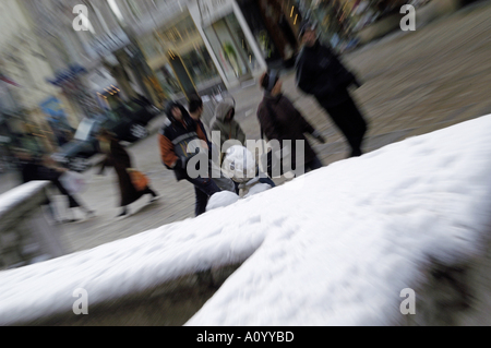 Wand bedeckt mit Schnee in Fußgängerzone Stockfoto