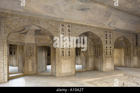 Brunnen in einem Fort, Khas Mahal, Agra Fort, Agra, Uttar Pradesh, Indien Stockfoto