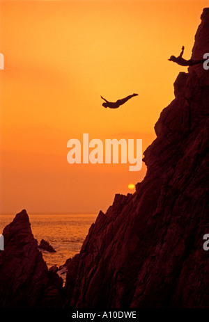 Cliff Diver Cliff divers Cliff Diving in La Quebrada in Acapulco Bucht Bahia de Acapulco, in der Stadt von Acapulco, Guerrero, Mexiko Stockfoto