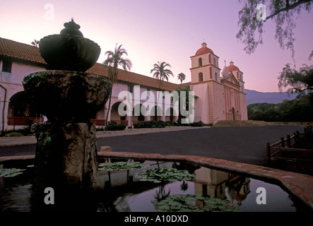 Brunnen, Kirche, Mission, Mission der Franziskaner Mission Santa Barbara, Santa Barbara, Kalifornien, USA, Nordamerika Stockfoto