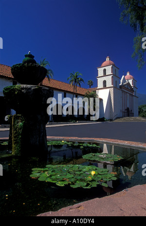 Brunnen, Kirche, Mission, Mission der Franziskaner Mission Santa Barbara, Santa Barbara, Kalifornien, USA, Nordamerika Stockfoto