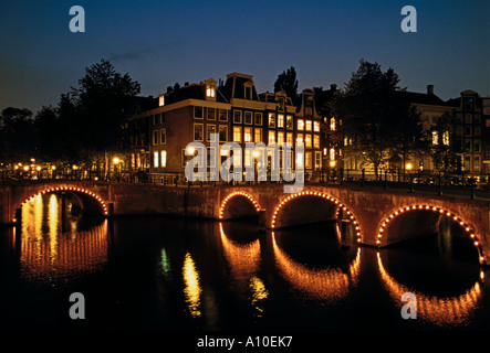 Brücke, Reihenhäuser, die Kanäle, der Schnittpunkt der Keizersgracht und Leidsegracht, Amsterdam, Holland, Niederlande Stockfoto