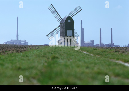 Pitstone Windmühle stammt aus dem Jahr 1627 mit modernen Zement arbeitet in der Nähe von Ivinghoe Buckinghamshire ENGLAND Stockfoto