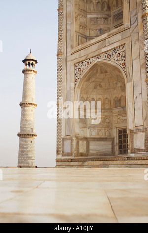 Tourist in einem Mausoleum, Taj Mahal, Agra, Uttar Pradesh, Indien Stockfoto