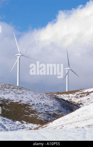 Dun Gesetz-Windpark in der Nähe von Edinburgh Schottland liefert Energie im Winter mit Wetterbedingungen Stockfoto