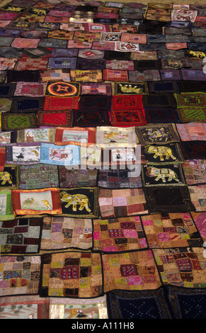 Kissenbezüge zum Verkauf in Anjuna Flohmarkt Anjuna Beach Goa in Indien Stockfoto