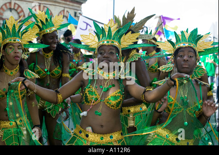 Junge Frauen, Teens, Notting Hill Carnival Parade, London, England, Vereinigtes Königreich Stockfoto