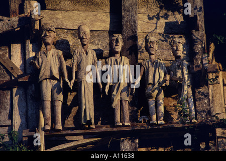 Hölzerne Beerdigung Bildnisse Tau Tau Tana Toraja Toraja Land Marante Sulawesi Indonesien Stockfoto