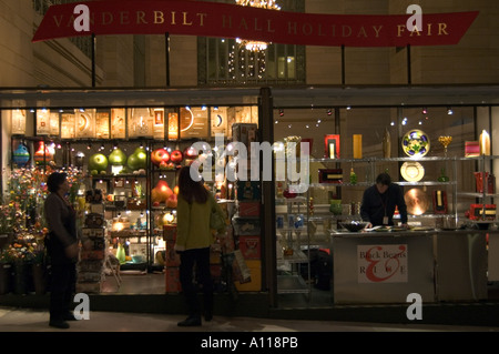 Vanderbilt Hall Urlaub fair Kioske, Grand Central Terminal in New York City 24. Dezember 2005 Stockfoto
