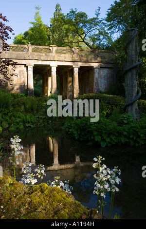 Sezincote Moreton in Marsh Gloucestershire UK Peake exotischen orientalischen Wassergarten mit indischen Stilhaus Stockfoto