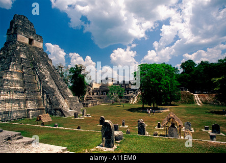 Tempel des riesigen Jaguar aka Pyramide 1a Maya Tempel in der großen Plaza in Tikal Nationalpark El Petén in Guatemala Mittelamerika Stockfoto
