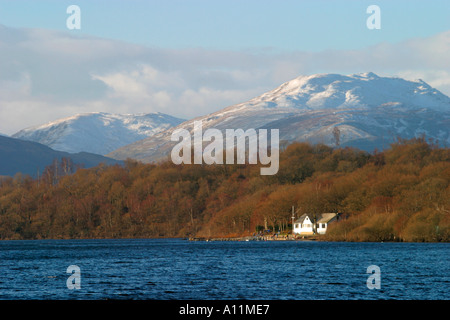 Blick über Loch Lomond von Millarochy Bay Blick nach Westen in Richtung Luss Stockfoto