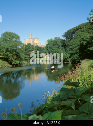 Warkworth Castle über den Fluß Coquet, warkworth, Northumberland, England, UK. Stockfoto