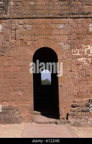 Eine Tür Weg in Kenilworth Castle eine beeindruckende Burg mit Norman halten, Rittersaal und schönen Gärten, Stockfoto