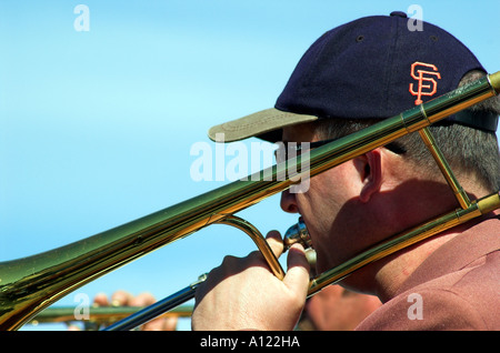 Man spielt Posaune in einer Band spielen am Pier 39 in San Francisco Stockfoto